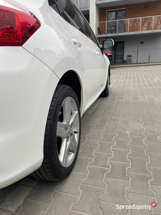Toyota AURIS 2011r 20D4D 126 aluminiowe felgi Piła