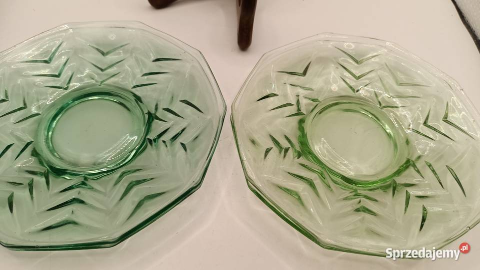 Szkło zielone cztery talerzyki podstawki
