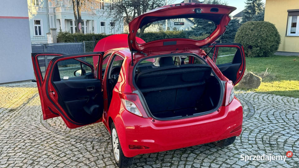 Toyota Yaris 13 Benzyna 100 SALON POLSKA 1 czerwony Strzegom sprzedam