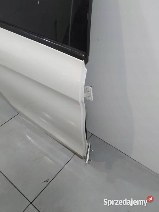 DRZWI PRAWE TYŁ KOMBI 799 MercedesBenz Cklasa IV świętokrzyskie