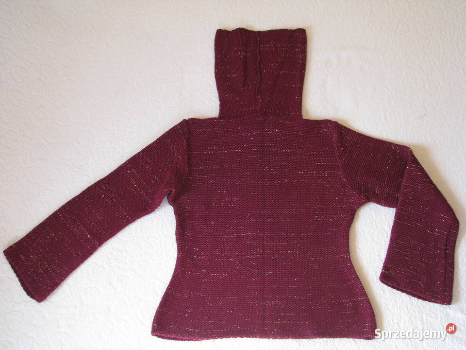 Bordowy sweterek golf ze złotą nicią M golf