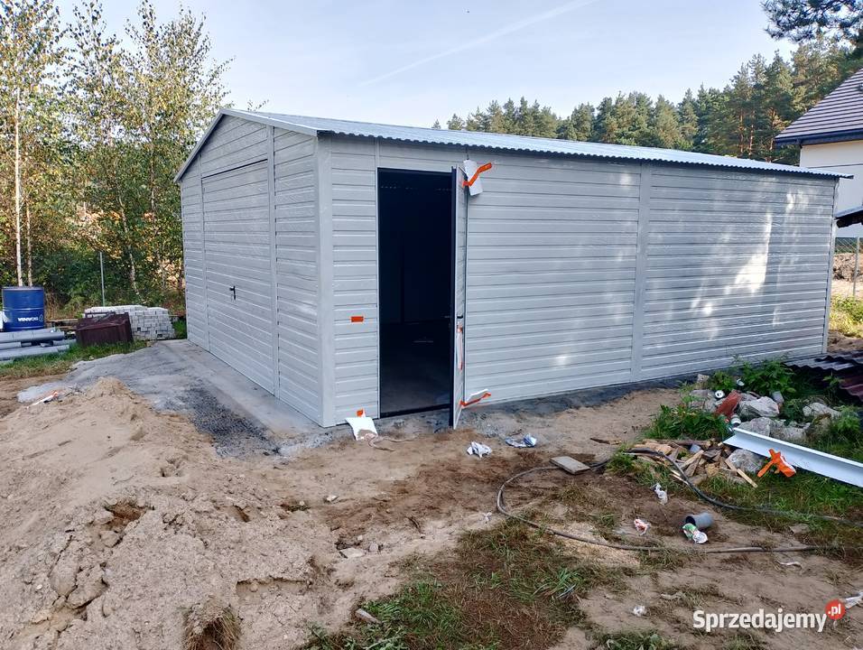 Ładny Biały Garaż Blaszany Na narzędzia Garaże Jędrzejów