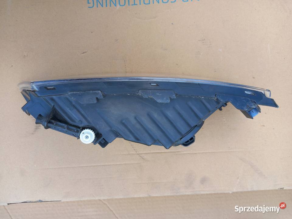 Skoda Superb 3V Lampa przeciwmgielna lewy przód Bukownica