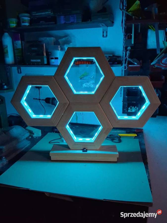 Lampa LED RGB z Drewna Hexagon Pilot Aplikacja Oświetlenie inteligentne Oświetlenie inteligentne Gajewniki-Kolonia