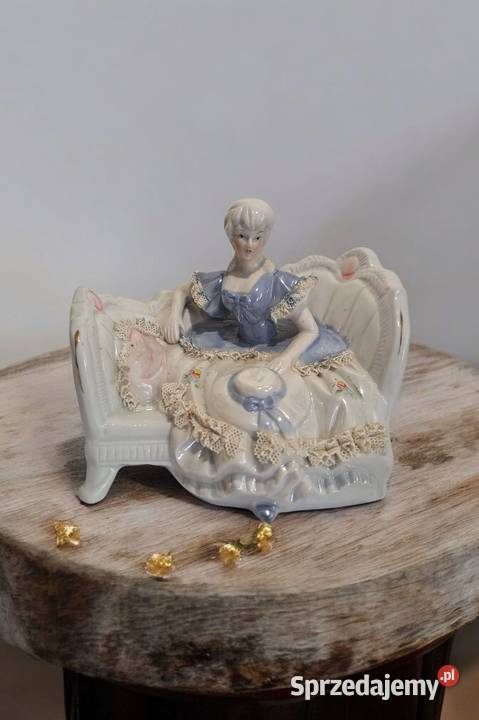 porcelanowa figurka dama z epoki wiktoriańskiej Antyki, Sztuka, Kolekcje Warszawa