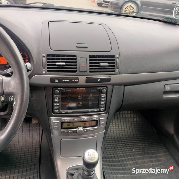 Toyota Avensis salon polska Warszawa