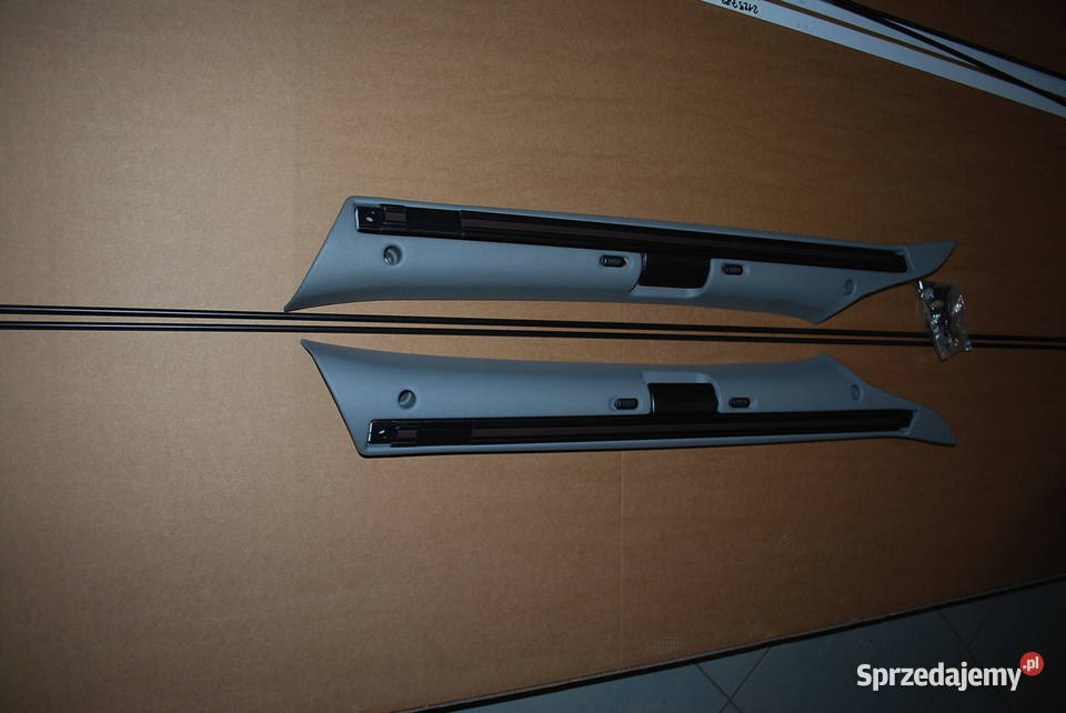 ROLETA ZACIEMNIAJĄCA PRZEDNIĄ SZYBĘ