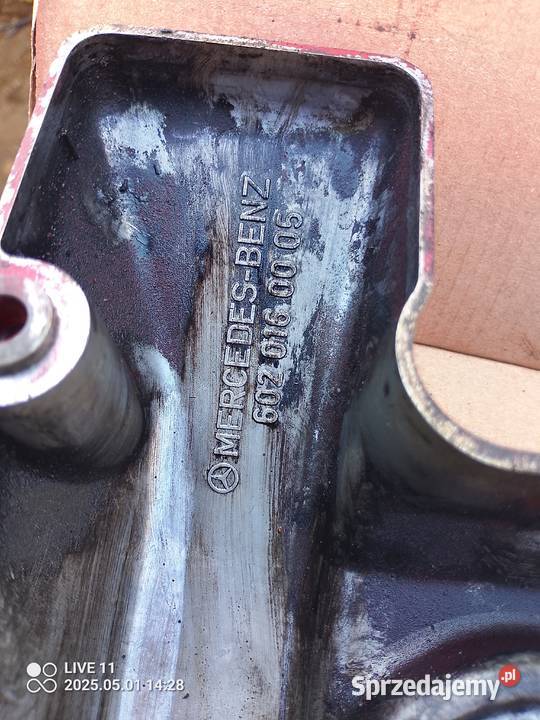 Mercedes om 6020160005 dekiel głowicy 250 290 D Kocmyrzów sprzedam