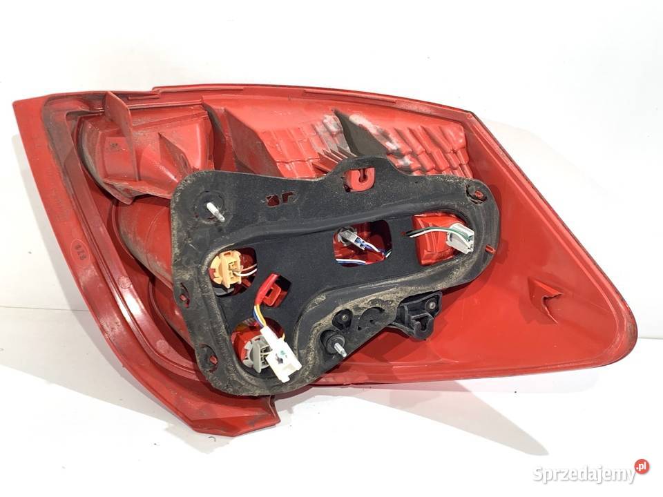 LAMPA PRAWY TYŁ TOYOTA AURIS I Hatchback 0612