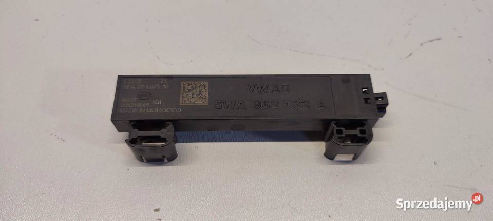 VW TAYRON WZMACNIACZ ANTENY 5WA962132A