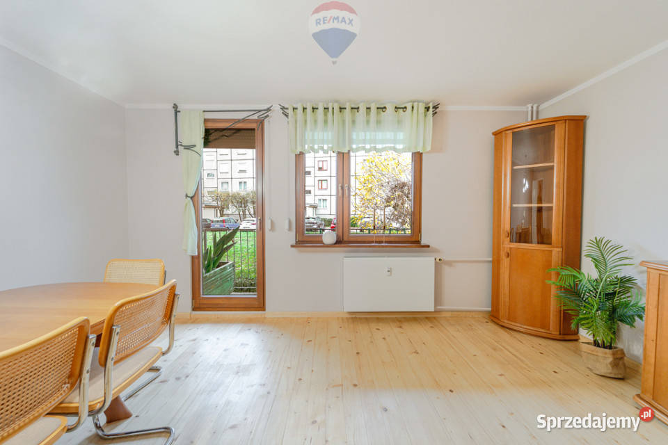 Wygodne mieszkanie na parterze w niskim bloku Świebodzin