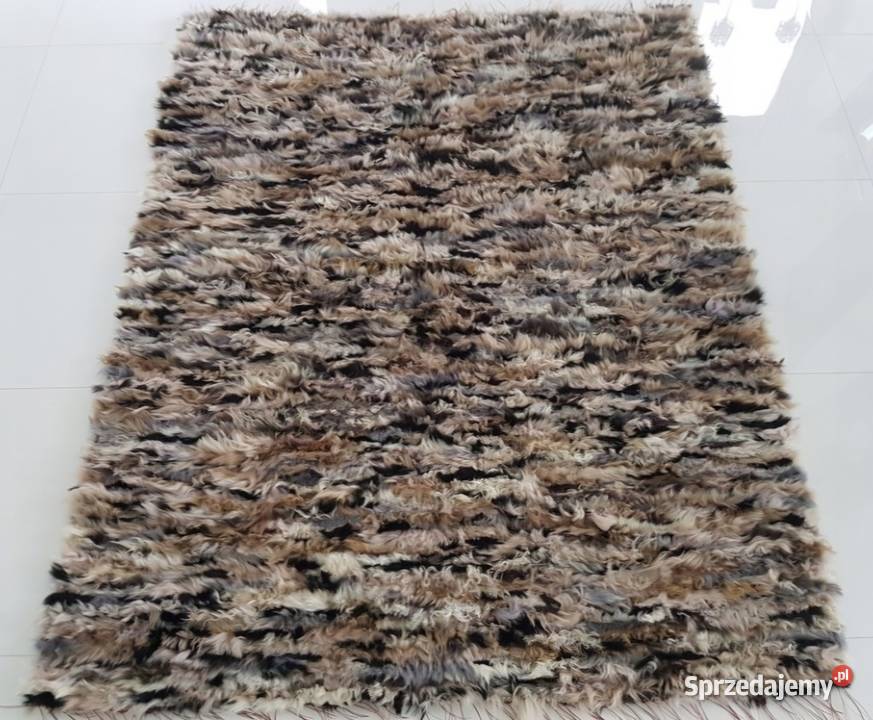 Dywan narzuta z Toscana lisa i jenota ręcznie małopolskie Zakopane
