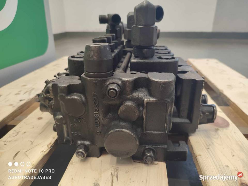 Rozdzielacz hydrauliczny MANITOU 08105220