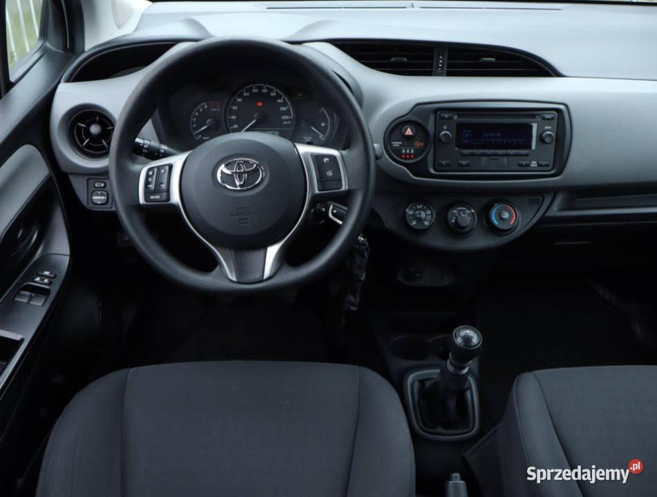 Toyota Yaris 15 Dual VVTi benzyna Piaseczno sprzedam