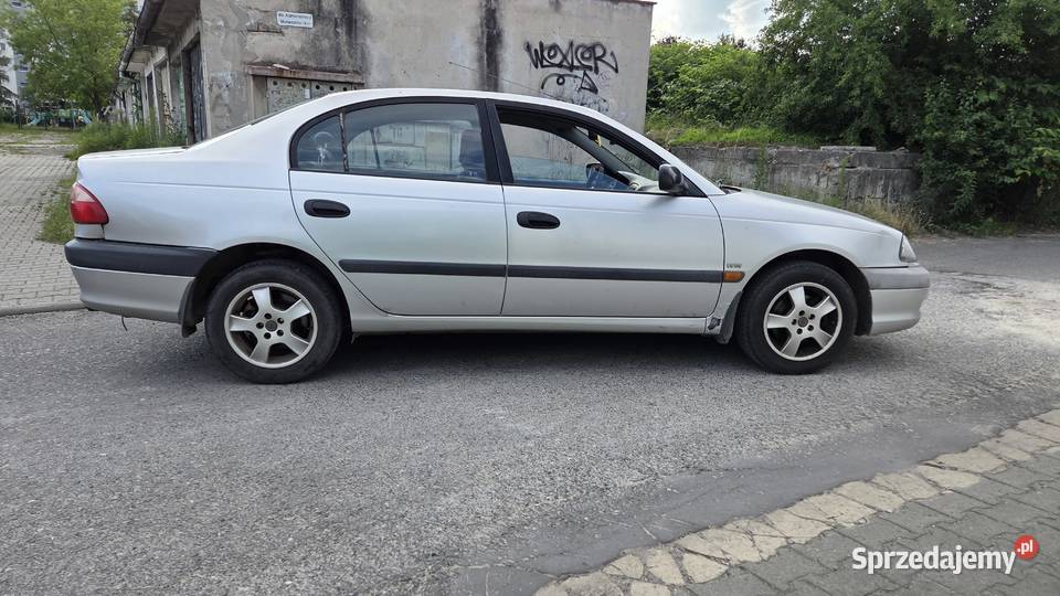 Toyota Avensis 16 vvti sedan Katowice