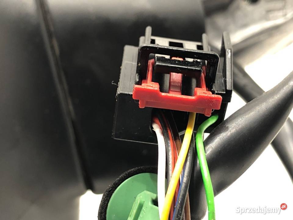 LUSTERKO PRAWY VW PASSAT B8 Kombi CZARNY