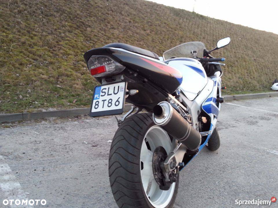 SUZUKI GSXR K1 750