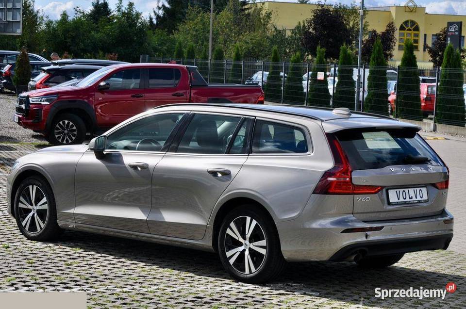 Volvo V60 B3 B Geartronic Momentum 163 2021r benzyna Goleniów