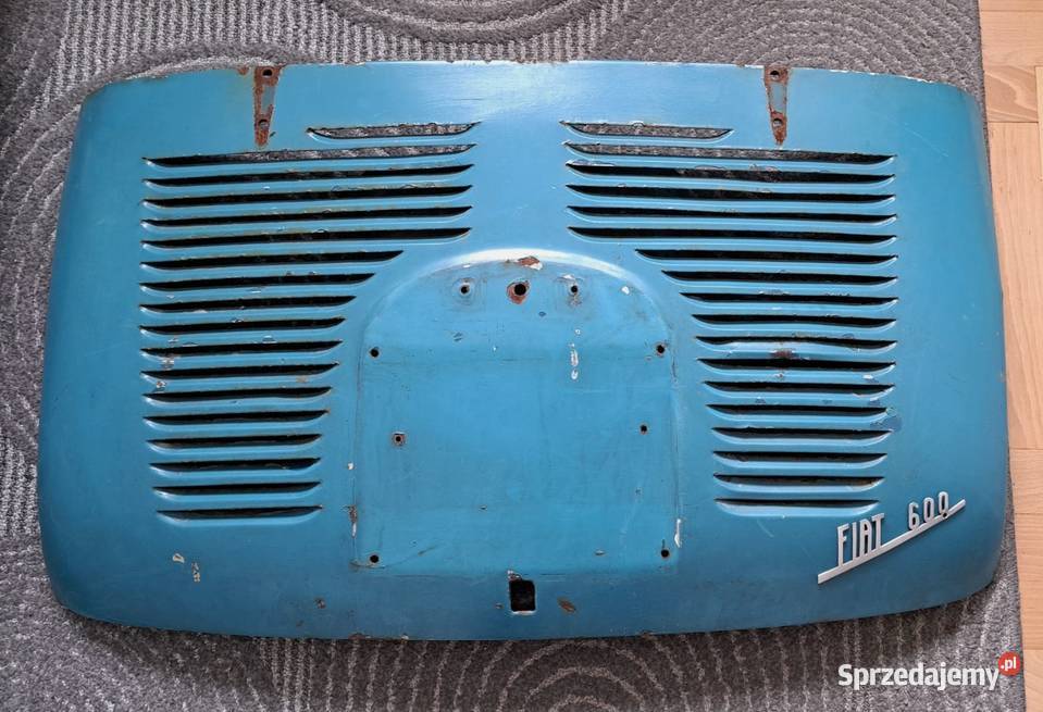 Klapa silnika Fiat 600 z emblematem Gliwice