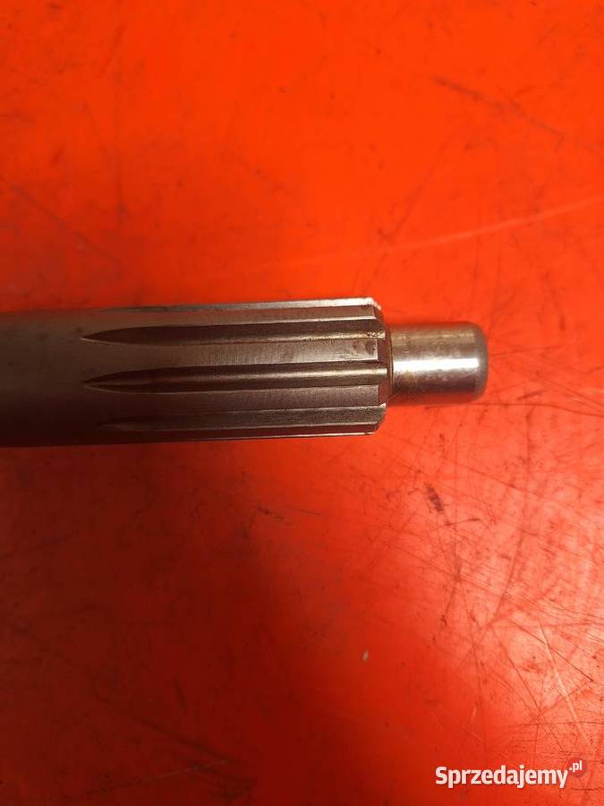 WAŁEK PRZEGŁOWY MASSEY FERGUSON 964225M3