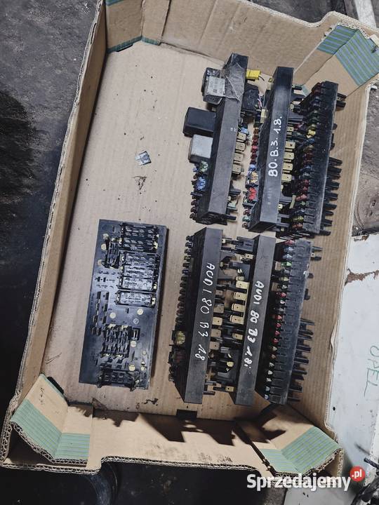 Skrzynka bezpieczników audi 80 b3