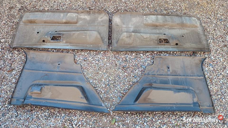 Boczki VW Golf MK2 3d Czarne materiał plastik osobowe sprzedam