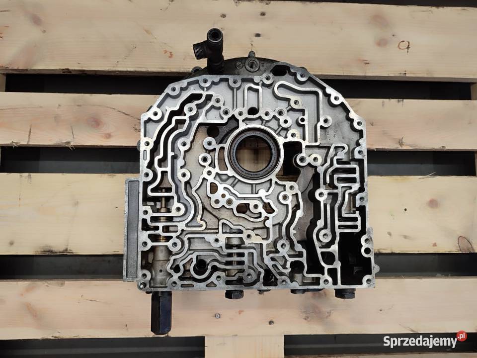 Pokrywa karter skrzyni biegów R184046 JOHN DEERE Wilkowo sprzedam