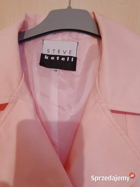 Piękny płaszczyk wiosenny