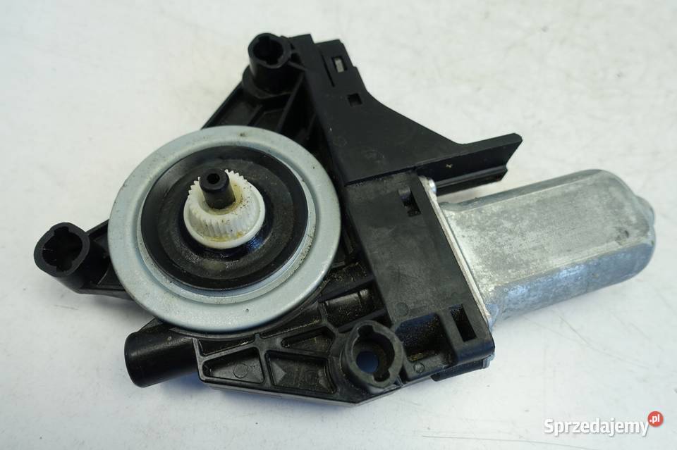 Volvo V40 II SILNICZEK PRZEDNIEJ SZYBY prawy osobowe