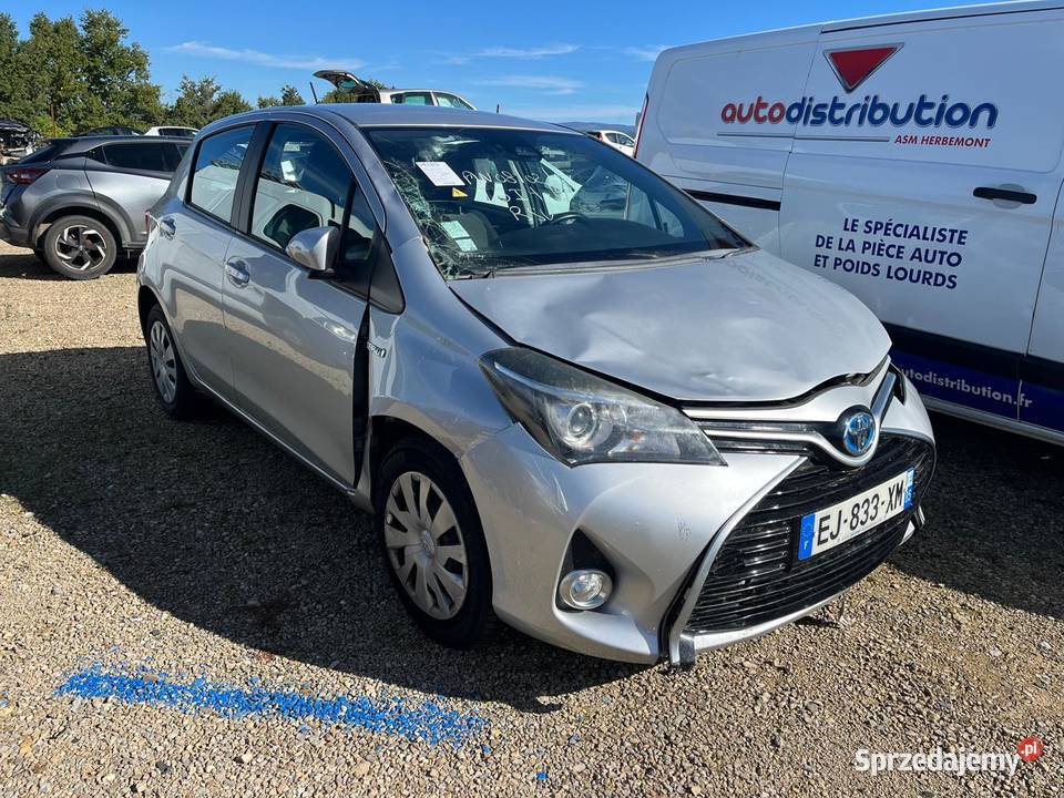 TOYOTA Yaris 15 100H eCVT Business EJ833 hybryda