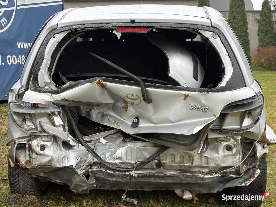 Toyota Yaris 13 VVTi 2001 kolizji w tył sprowadzony Kłodawa sprzedam