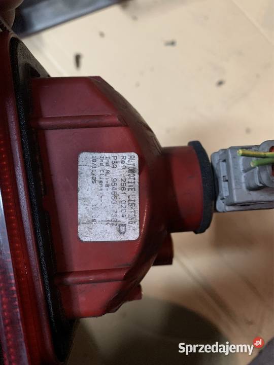 Lampa tył tylna klapy bagażnika kombi lewa prawa Szczecin