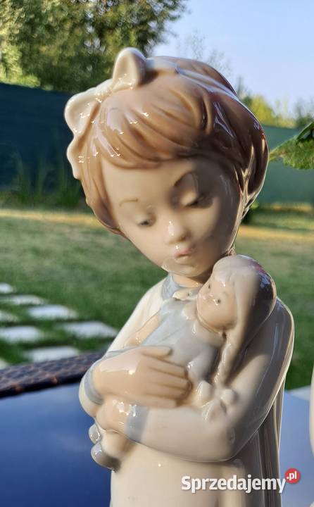 Porcelanowa figurka dziewczynka z lalką Nao by Piaseczno