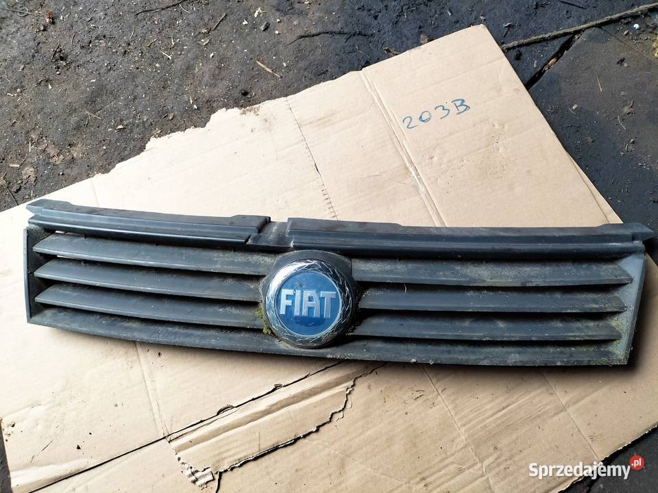 FIAT STILO ATRAPA ATRAPKA GRIL ZNACZEK NAPIS osobowe