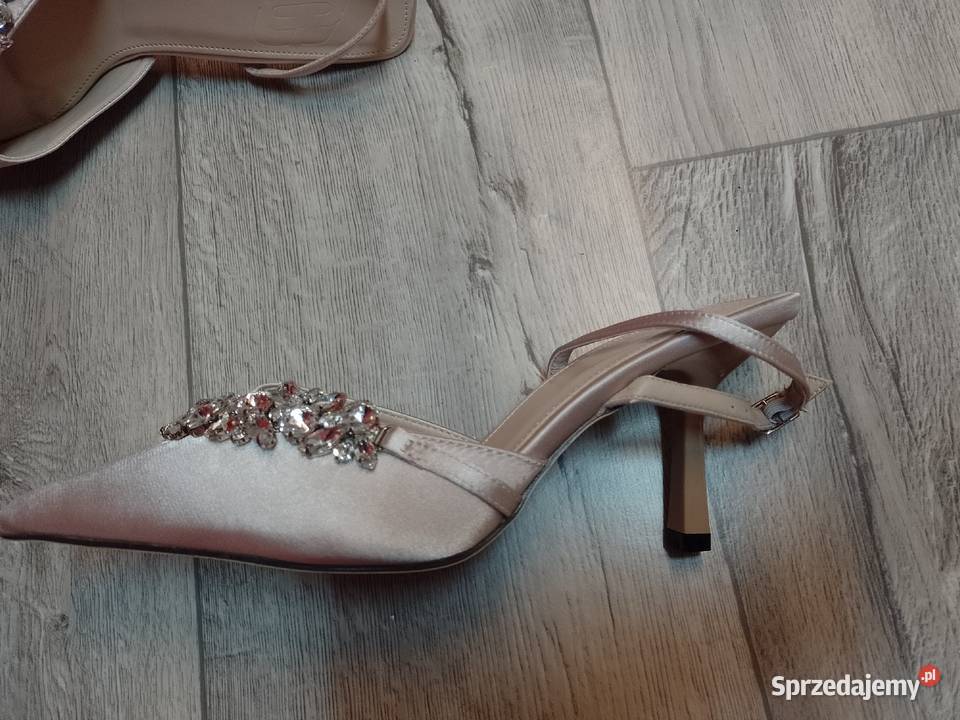 39 Beżowe bogato zdobione czółenka wieczorowe z Czółenka Kraków sprzedam