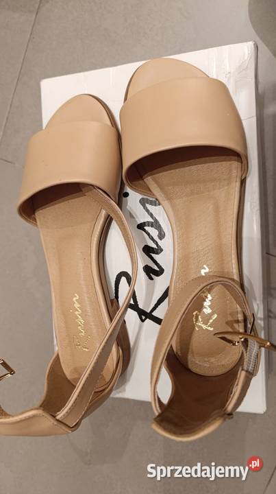 Sandały ze skóry naturalnej beżowe z paskiem Warszawa