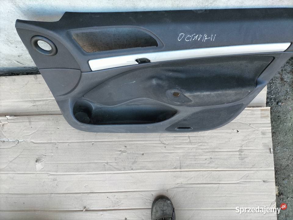 SKODA OCTAVIA II 2 BOCZEK DRZWI PRAWY PRZÓD