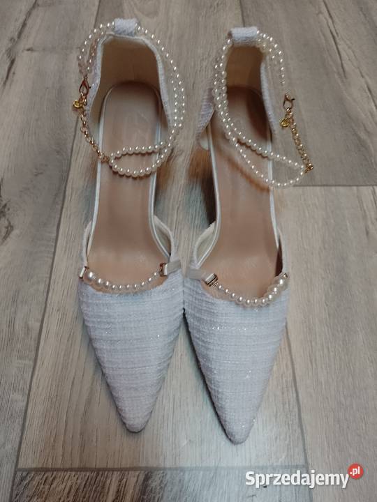49 Białe bogato zdobione perłami czółenka Kraków