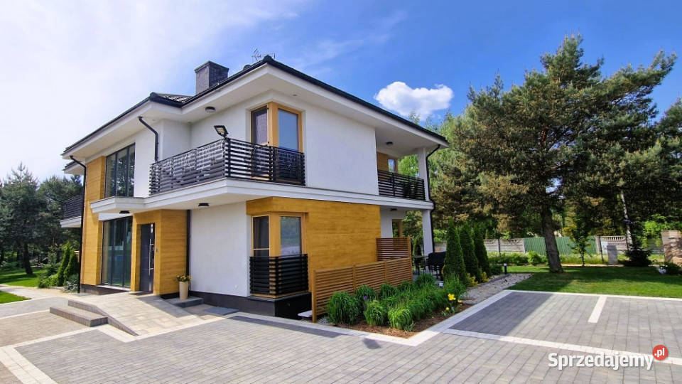 Modernistyczny dom jeziorem z funkcją pensjonatu wolnostojący