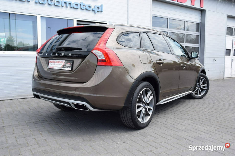 Volvo V60 Cross Country 20 D3 Summum 100 nieuszkodzony Hrubieszów