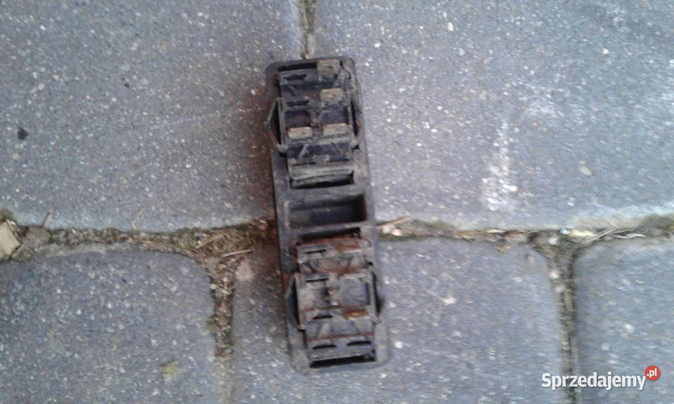 Włącznik przełączn świateł i ogrzewania tylnej sprzedam