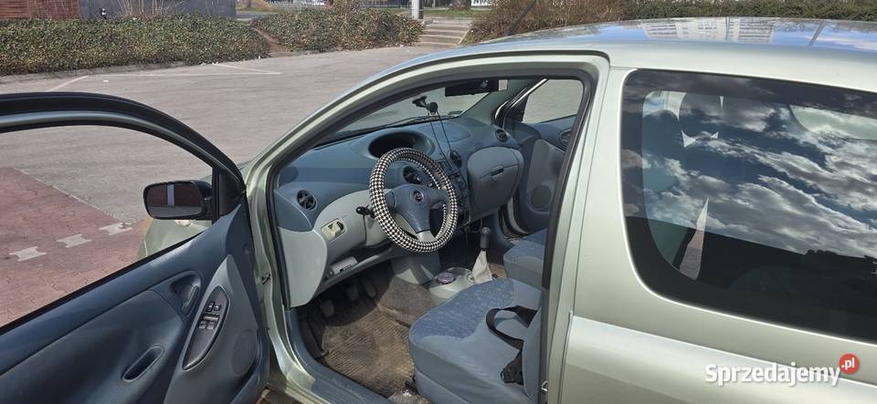 Yaris 2001 małe pieniądze Sosnowiec sprzedam