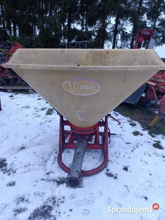 Rozsiewacz nawozów 300400L Jastrzębia