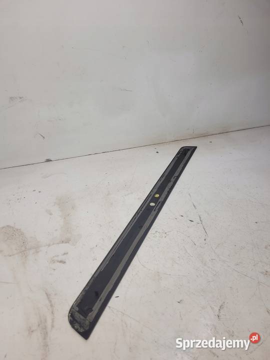 LISTWA PROGOWA PRAWA A5 8T COUPE 8T0853374 Przystajń