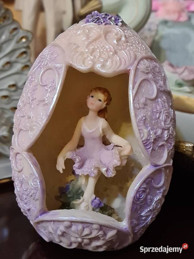 Ozdobne jajo z baletnicą