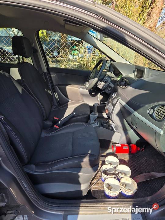 Renault Clio III 12 Grandtour uszkodzony silnik Rok produkcji 2010