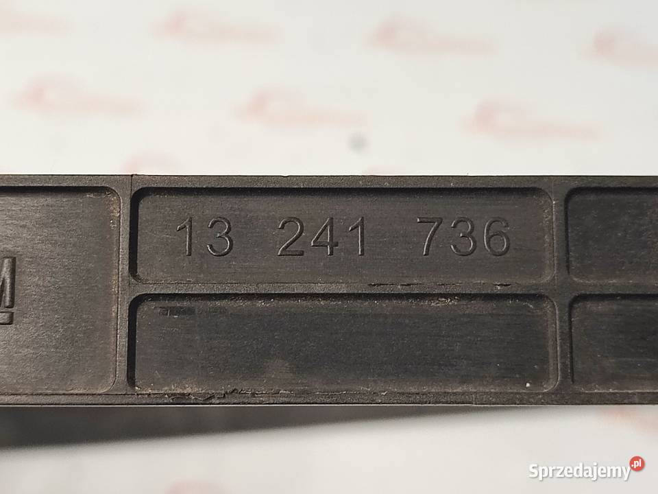 OPEL INSIGNIA A I 10r ramka chłodnicy 13241736 Części montażowe Kielce sprzedam
