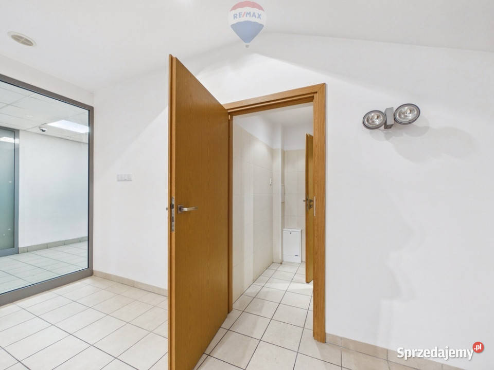 Lokal 47m2 WARSZAWA BoraKomorowskiego witryna