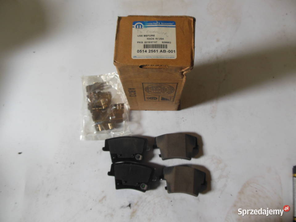 KLOCKI HAMULCOWE TYŁ 05142561AB CHRYSLER 300C osobowe Układ hamulcowy Kozy