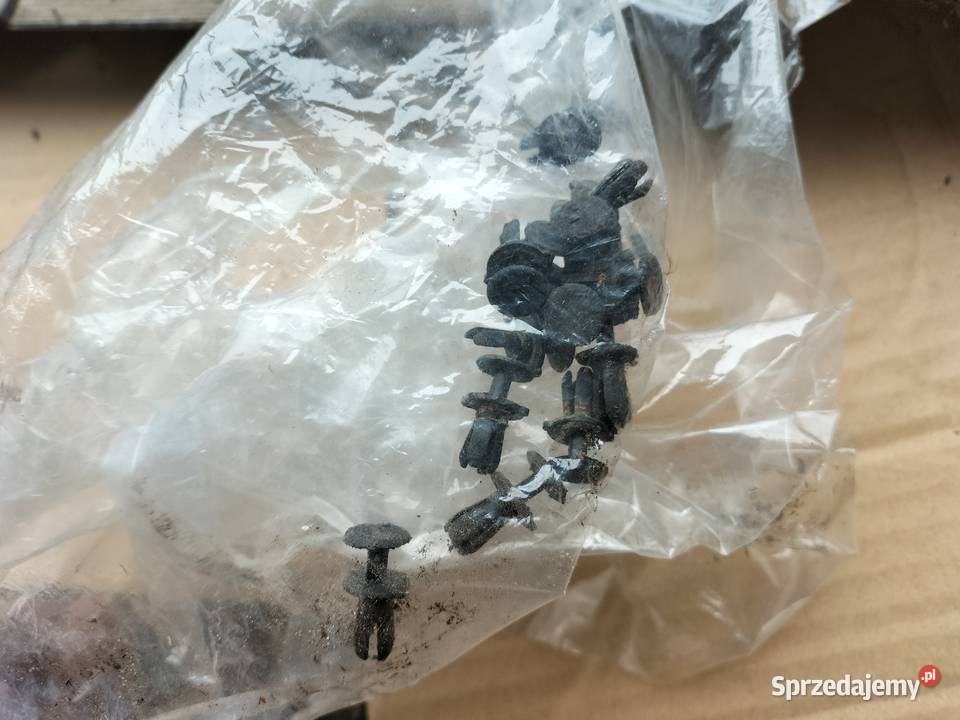 AUDI 80 B4 80B4 BLENDA PLASTIKOWA LISTWA MASKI osobowe Kamień-Kolonia
